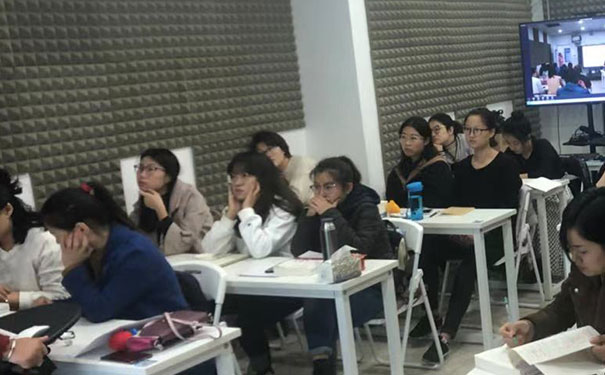 ����������ѵ��Ƭ