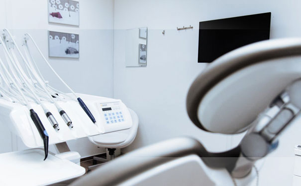 ������������ʦ��ѵѧУ