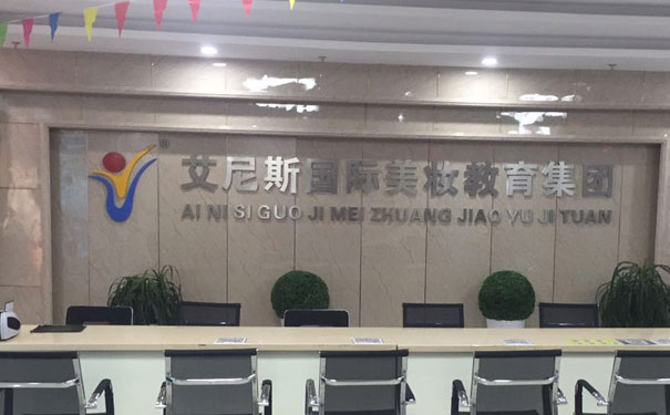 ֣�ݰ���˹��ױѧУ - ��ô��