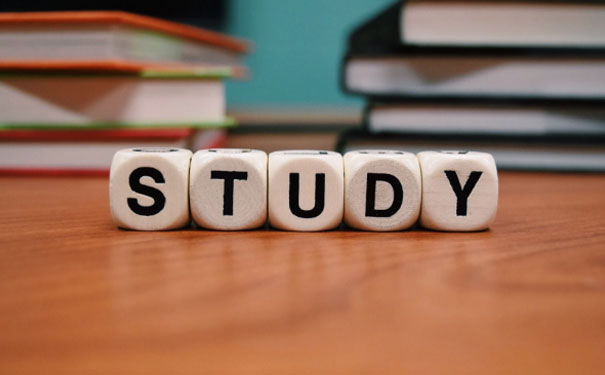 ���ݹ�ҵ԰������Ӣ����ѵ���ĸ��� - ����Ǯ