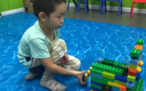 �Ϻ��ֶ����ٶ�ѧ����ļҺ�_��������