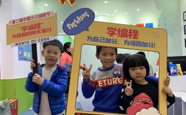 �Ͼ��������ٶ�ѧ����ļҺ�_��������