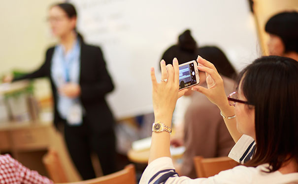 �人��ɽ������Ӣ��������Ͽγ��ĸ���_�人Ӣ����ѵ����