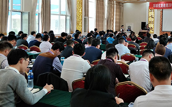 ����һ����ѵ���ĸ�������_����Ǯ