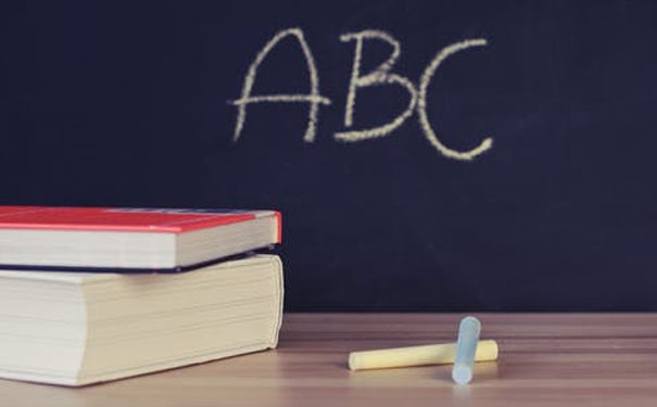 ��������Ӣ���ĸ���ѵ������