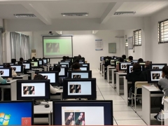 ����ѧ������Ƶ�ѧУ/