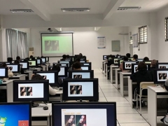 ����ѧ������Ƶ�ѧУ�ĸ���/