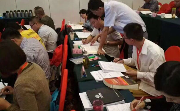 ʮ����·������ѵ����զ��