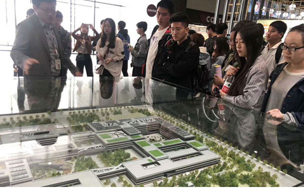 �人��������ѵ�����ļҺ�