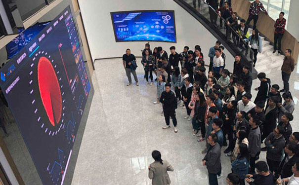 �人��������ѵѧ��