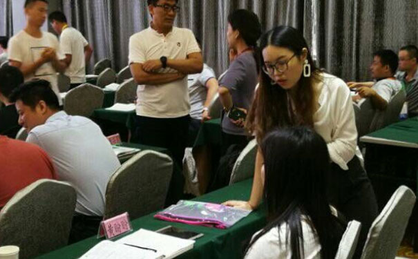 金华优路教育电话