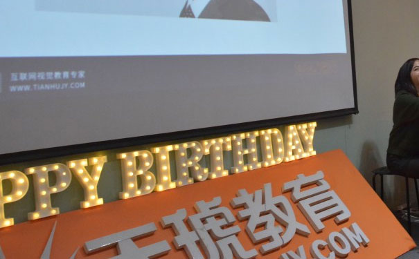 �ɶ�ѧ��Ƶ���ѵ����