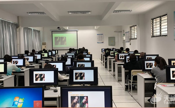 �Ϻ�ѧ���ѧУ����Щ