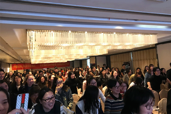 �ڽ������ѵ�����ļҺ�-���ö���Ǯ