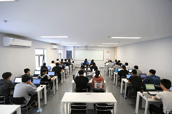 ����IT��ѵѧУ�ļҺ�-ѧ�Ѷ���Ǯ