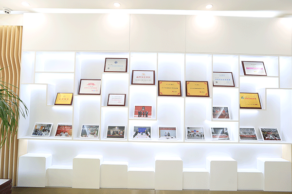 ����������IT��ѵѧУ�ļҺ�-ѧ�Ѷ���Ǯ