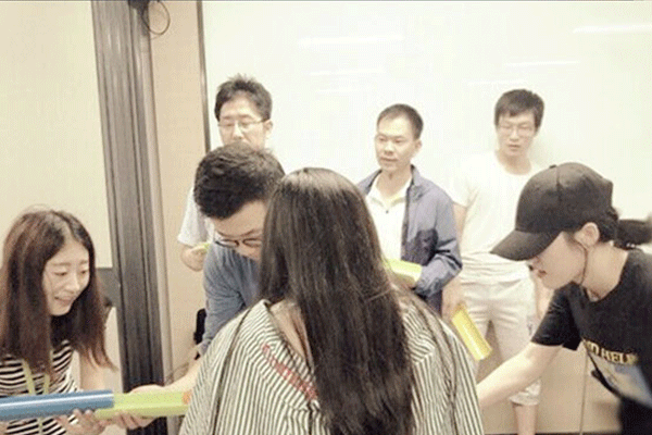 ����IT��ѵѧУ�ļҺ�-ѧ�Ѷ���Ǯ