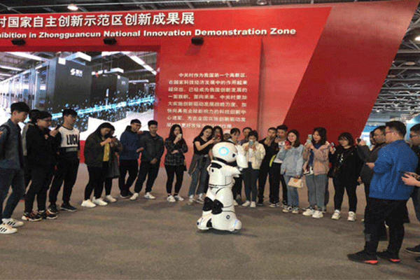 ����IT��ѵѧУ�ļҺ�-ѧ�Ѷ���Ǯ