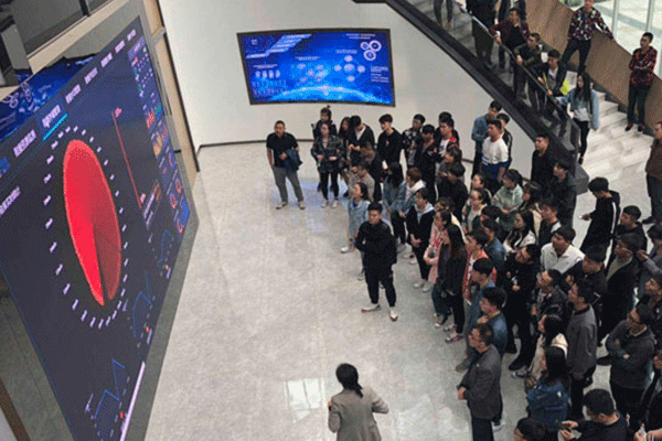 ��ɳIT��ѵѧУ�ļҺ�-ѧ�Ѷ���Ǯ