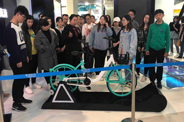 �Ϻ�IT��ѵѧУ�ļҺ�-ѧ�Ѷ���Ǯ