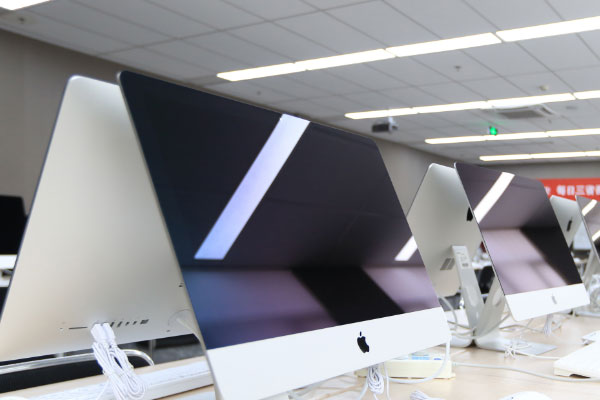 ��ɳܽ����IT��ѵѧУ�ļҺ�-ѧ�Ѷ���Ǯ