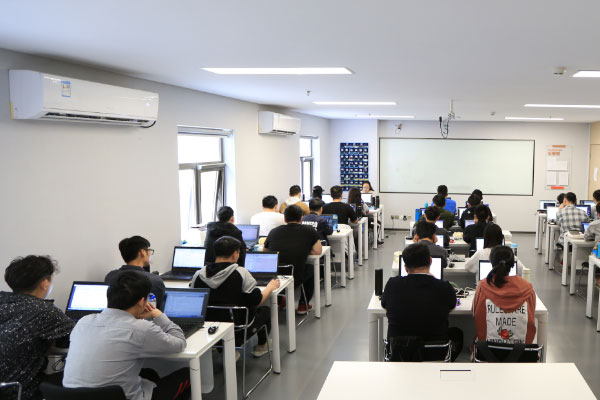 �ϲ�IT��ѵѧУ�ļҺ�-ѧ�Ѷ���Ǯ