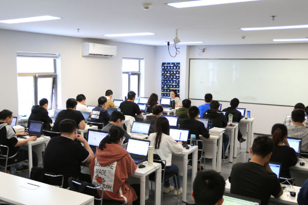 �ϲ�������IT��ѵѧУ�ļҺ�-ѧ�Ѷ���Ǯ