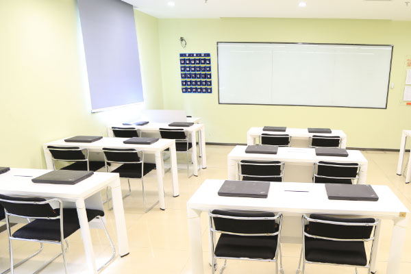 �����³���IT��ѵѧУ�ļҺ�-ѧ�Ѷ���Ǯ