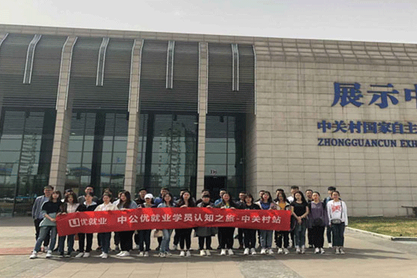 ����ɳƺ��IT��ѵѧУ�ļҺ�-ѧ�Ѷ���Ǯ