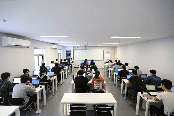 ����ƽ��IT��ѵѧУ�ļҺ�-ѧ�Ѷ���Ǯ