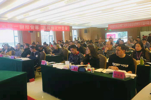 ���Ƕ�����ѵ�����ĸ���-�γ̷��ú���-���濿��