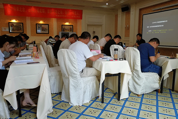 ����������ѵ�����ĸ���-�γ̷��ú���-���濿��