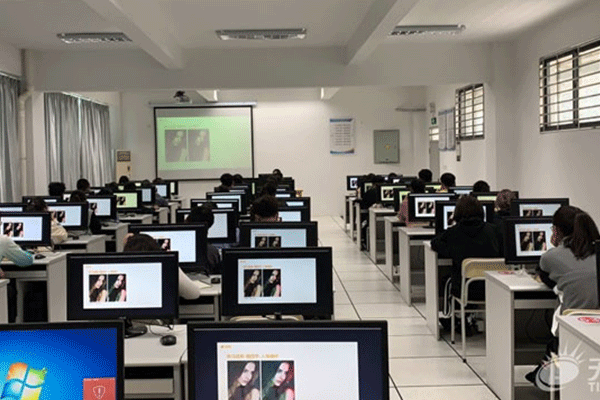 ���ݺ�����������ѵ����-�����ļҺ�