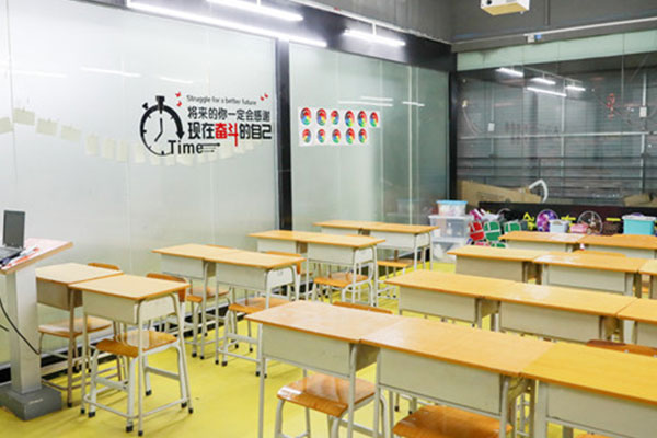 深圳菲菲化妆学校介绍