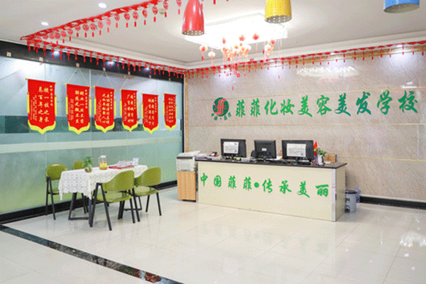 东莞化妆盘发美甲培训