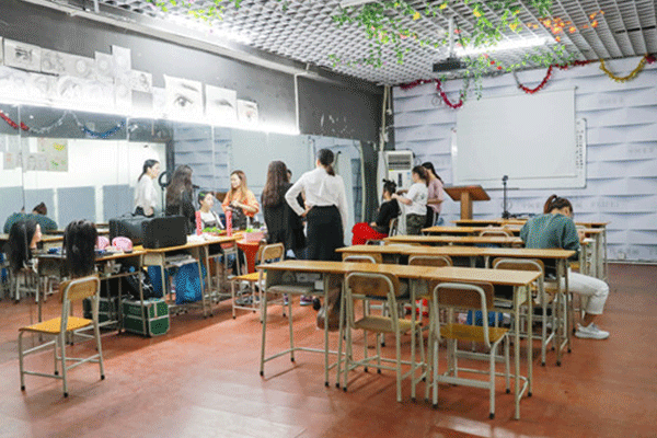 ��ݸ��ױ������ѵѧУ