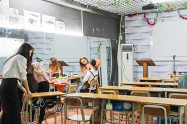 东莞化妆培训学校哪个好