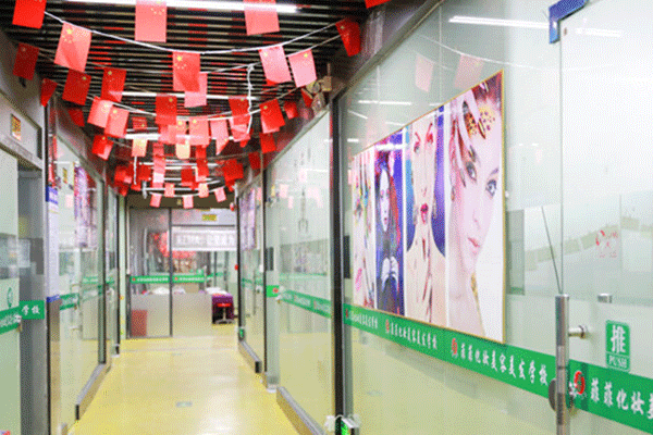 ��ݸ��ױ������ѵѧУ