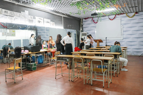 佛山化妆培训班学费