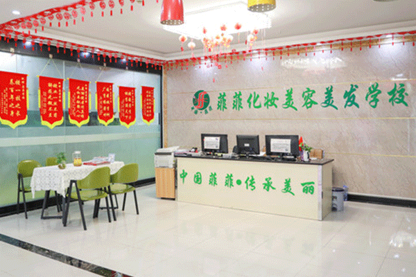 ���ݻ�ױѧУ��Ƭ