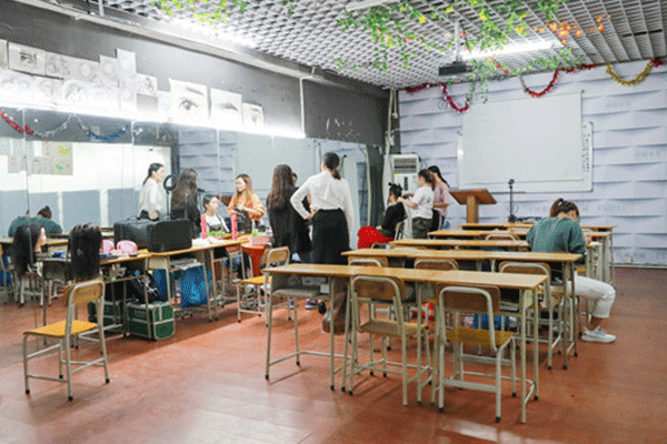 广州佛山化妆培训学校