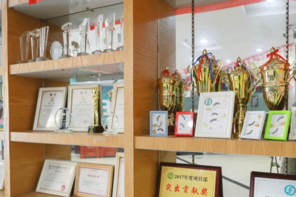 深圳化妆学校哪个正规