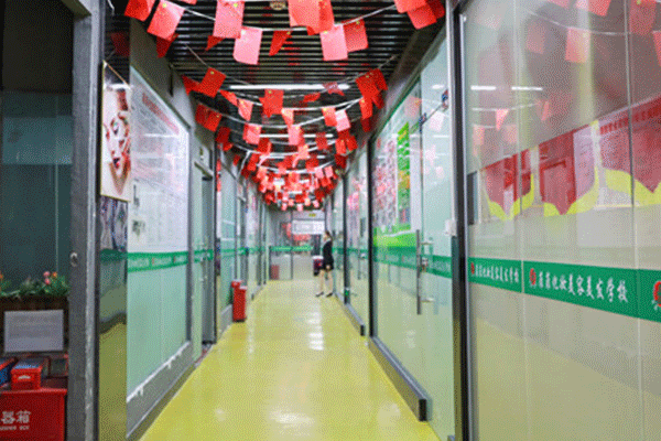 ��ɽ��ױʦ��ѵѧУ