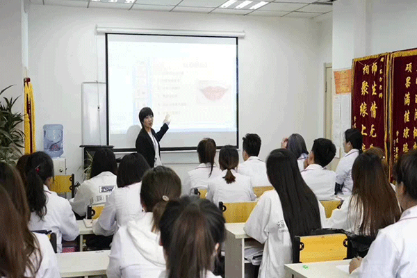 ����ͳ��ѧУѧ����ѧ�Ѷ���Ǯ