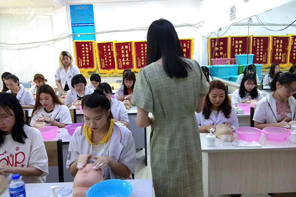 ����ͳ��ѧУ��ô��