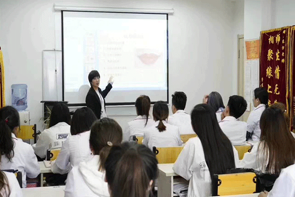 ����ͳ��ѧУզ��