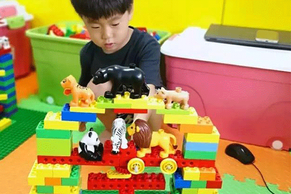 �ػʵ������������˱���ļҺ�-ѧ��һ�����Ǯ