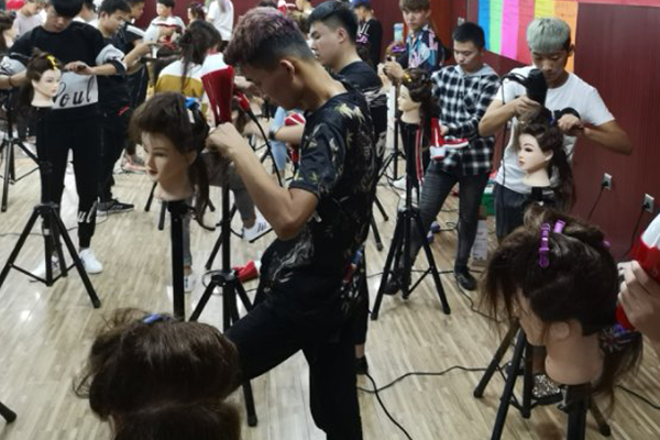 沧州港泰美发培训学校
