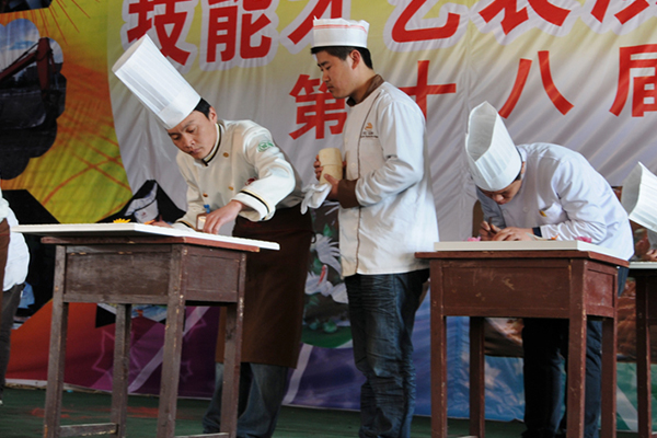 保定虎振学厨师多少钱