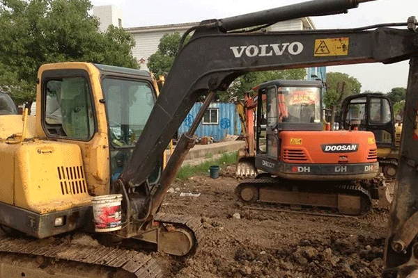 �人��ѵ�ھ��˾��ѧУ     